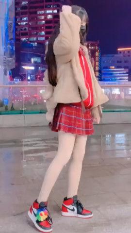 网红是怎么搭配aj上衣,网红教你如何将AJ上衣玩转街头